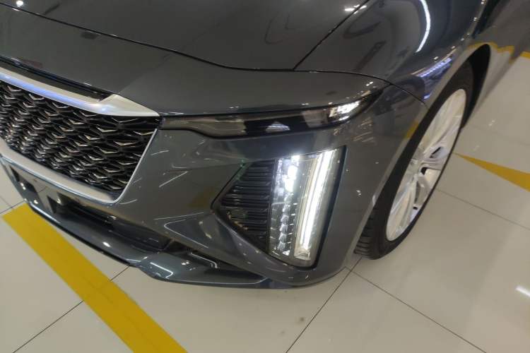 Used Cadillac CT6 2023 28T Platinum Edition Left Front Headlight