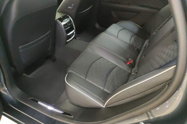 Used Cadillac CT6 2023 28T Platinum Edition Left Rear Seat