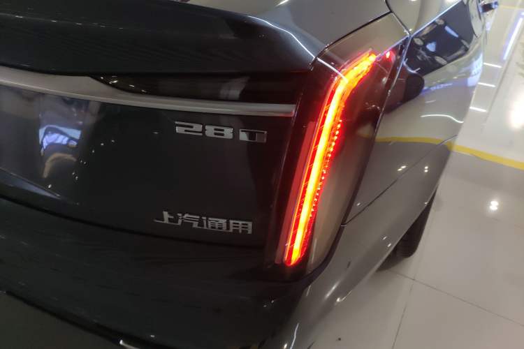 Used Cadillac CT6 2023 28T Platinum Edition Right Rear Taillight