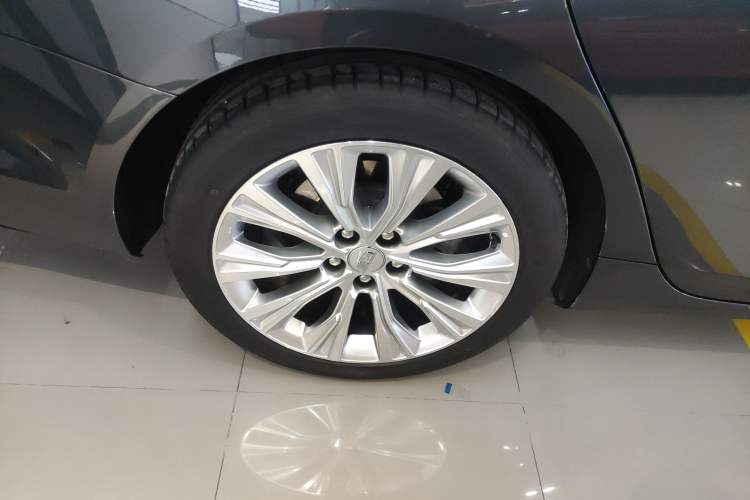 Used Cadillac CT6 2023 28T Platinum Edition Right Rear Wheel Hub