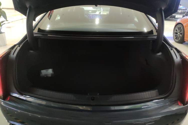 Used Cadillac CT6 2023 28T Platinum Edition Trunk