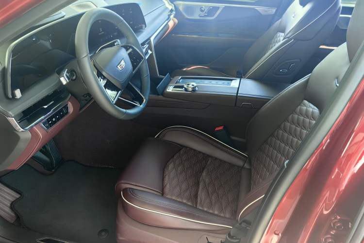 Used Cadillac CT6 2023 28T Platinum Edition Interior 3