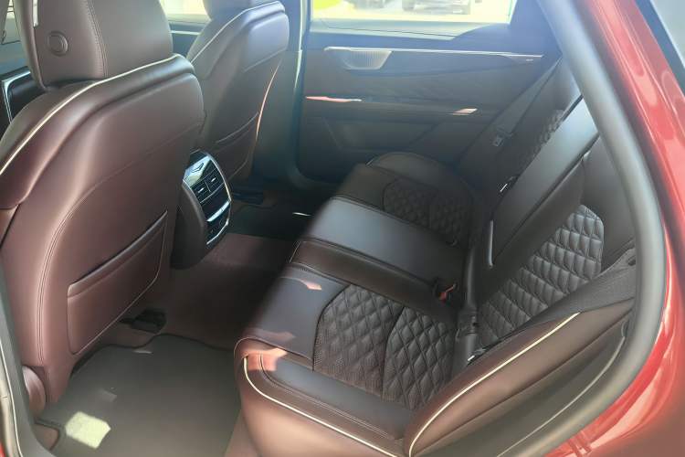Used Cadillac CT6 2023 28T Platinum Edition Interior 4