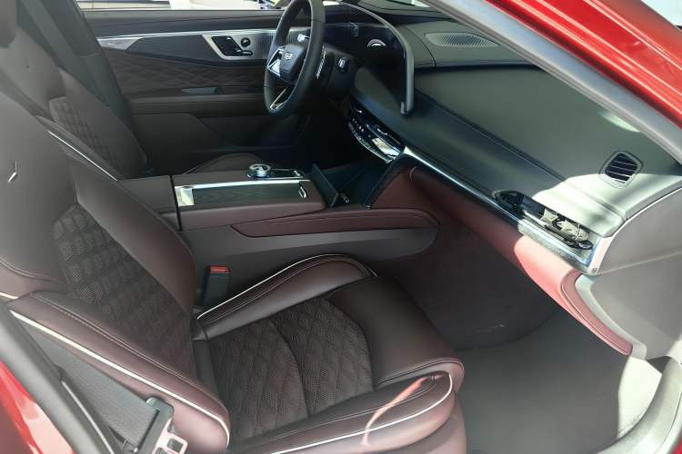 Used Cadillac CT6 2023 28T Platinum Edition Interior 5