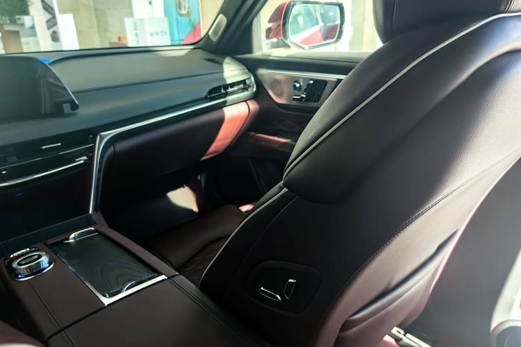 Used Cadillac CT6 2023 28T Platinum Edition Interior 7