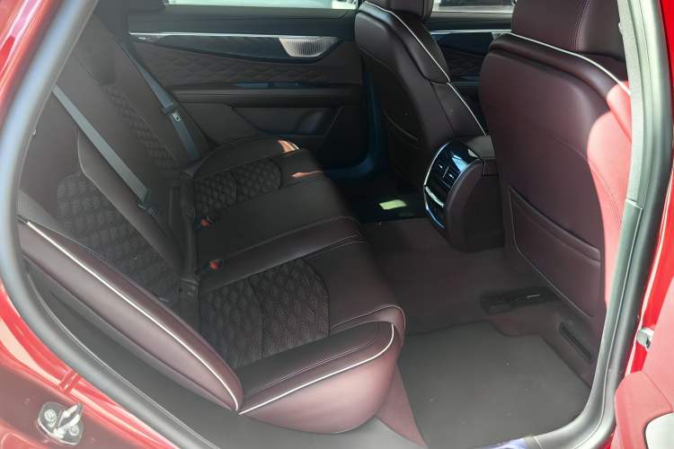 Used Cadillac CT6 2023 28T Platinum Edition Interior 9