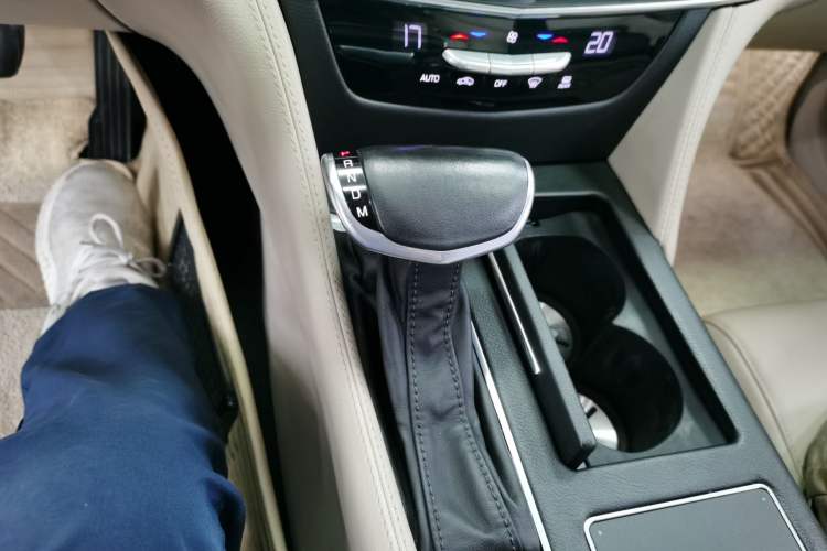 Used Cadillac CT6 2016 28T Fashion Edition Gear Lever