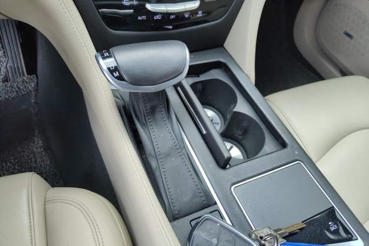 Used Cadillac CT6 2016 28T Fashion Edition Gear Lever