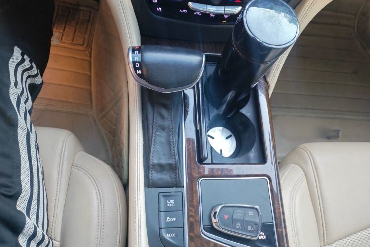 Used Cadillac CT6 2016 40T Platinum Edition Gear Lever