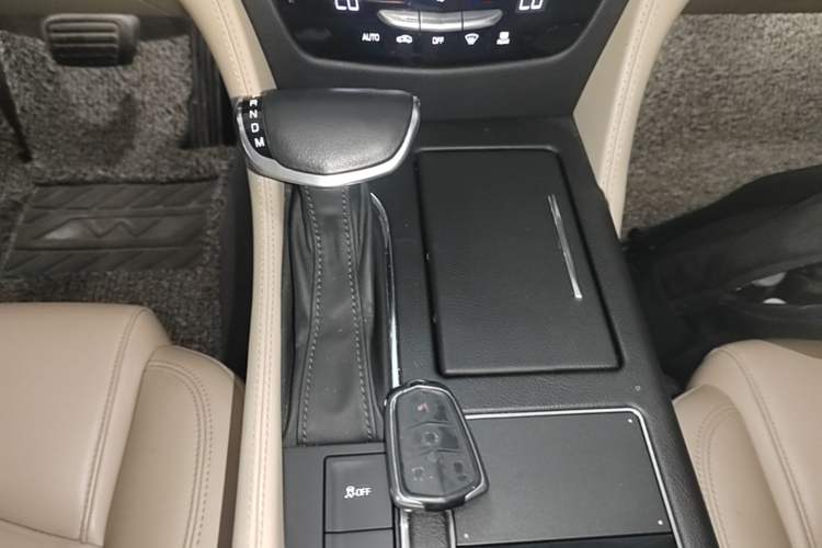 Used Cadillac CT6 2016 28T Fashion Edition Gear Lever