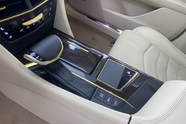 Used Cadillac CT6 2016 40T Platinum Edition Interior 9