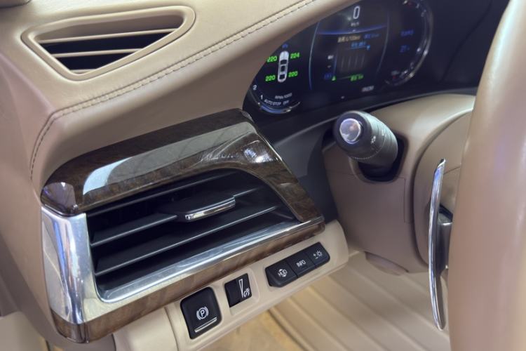 Used Cadillac CT6 2016 40T Platinum Edition Interior 9