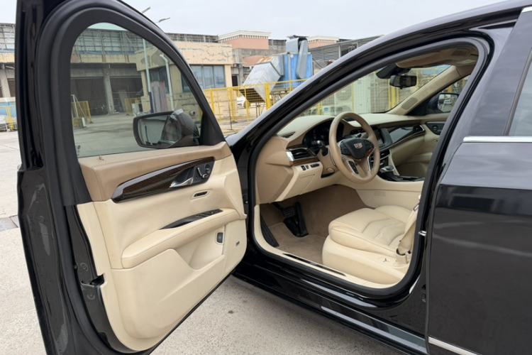 Used Cadillac CT6 2016 40T Platinum Edition Interior 9