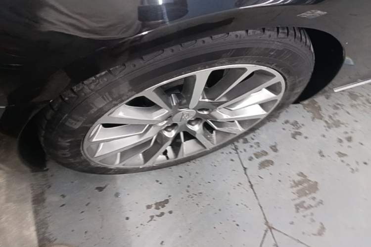Used Cadillac CT6 2016 28T Platinum Edition Left Front Wheel Hub