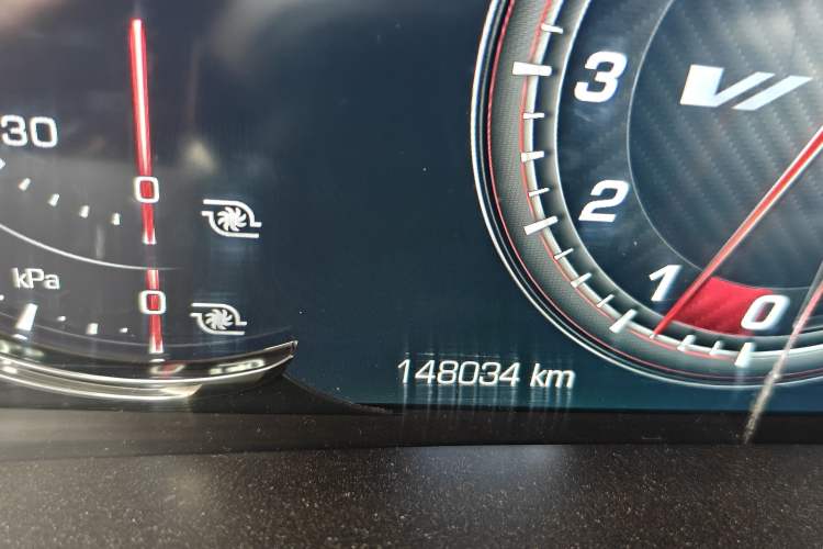 Used Cadillac CT6 2016 40T Luxury Model Odometer Close Up