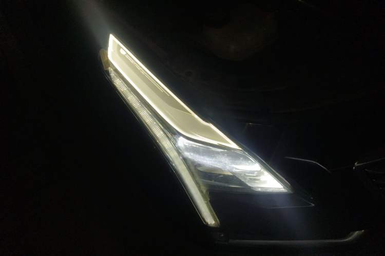 Used Cadillac CT6 2016 28T Leading Model Right Front Headlight