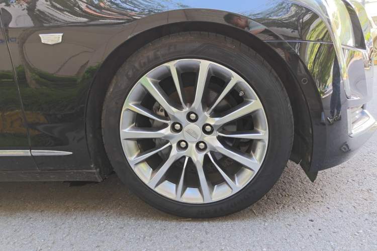 Used Cadillac CT6 2016 28T Platinum Edition Right Front Wheel Hub