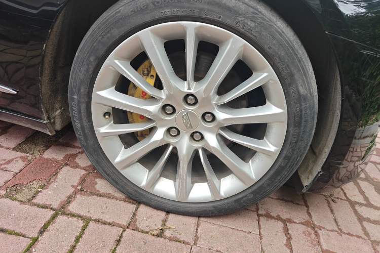 Used Cadillac CT6 2016 40T Luxury Model Right Front Wheel Hub