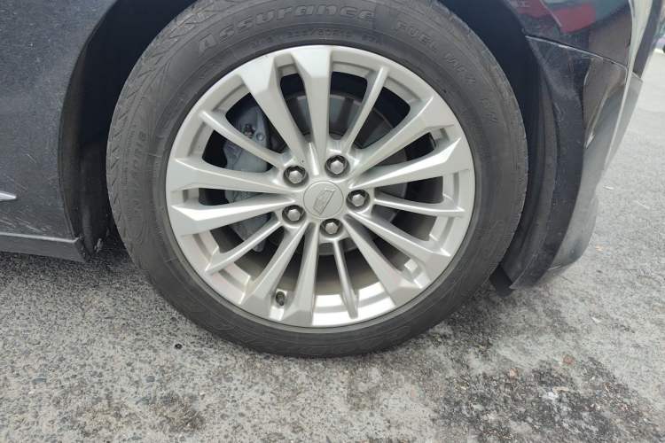 Used Cadillac CT6 2016 28T Fashion Edition Right Front Wheel Hub