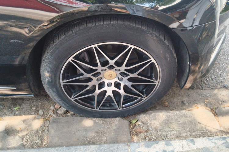Used Cadillac CT6 2016 28T Elite Edition Right Front Wheel Hub