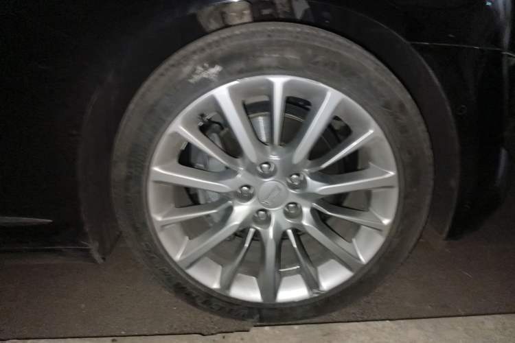 Used Cadillac CT6 2016 28T Leading Model Right Front Wheel Hub