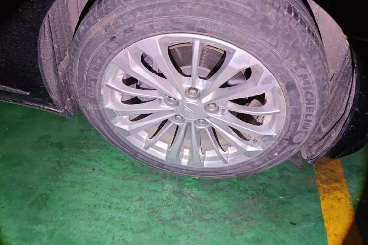 Used Cadillac CT6 2016 28T Luxury Model Right Front Wheel Hub