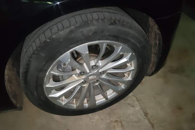 Used Cadillac CT6 2016 28T Elite Edition Right Front Wheel Hub