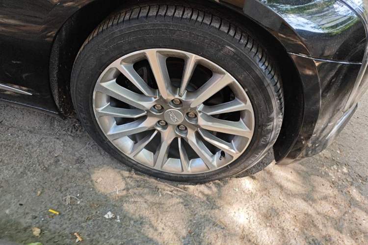 Used Cadillac CT6 2016 28T Elite Edition Right Front Wheel Hub