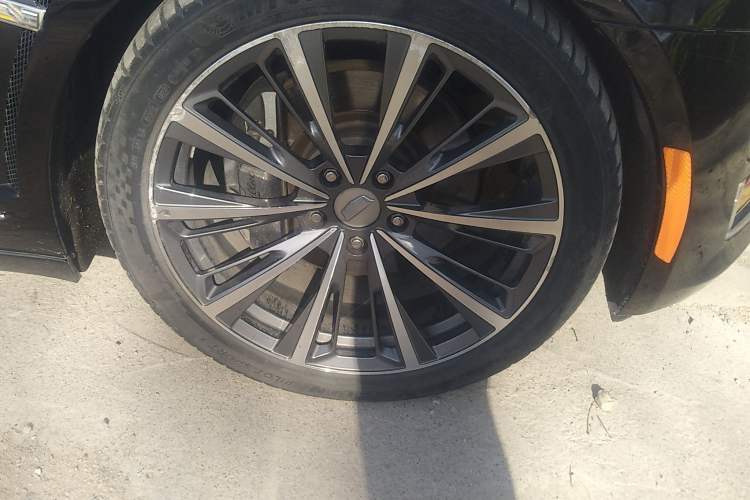 Used Cadillac CT6 2016 40T Platinum Edition Right Front Wheel Hub