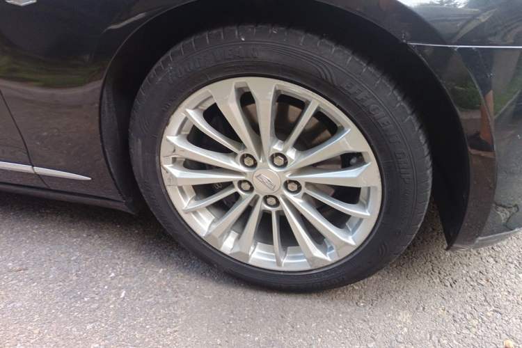Used Cadillac CT6 2016 28T Elite Edition Right Front Wheel Hub
