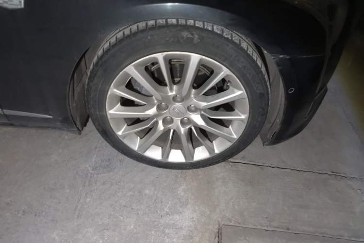 Used Cadillac CT6 2016 28T Leading Model Right Front Wheel Hub