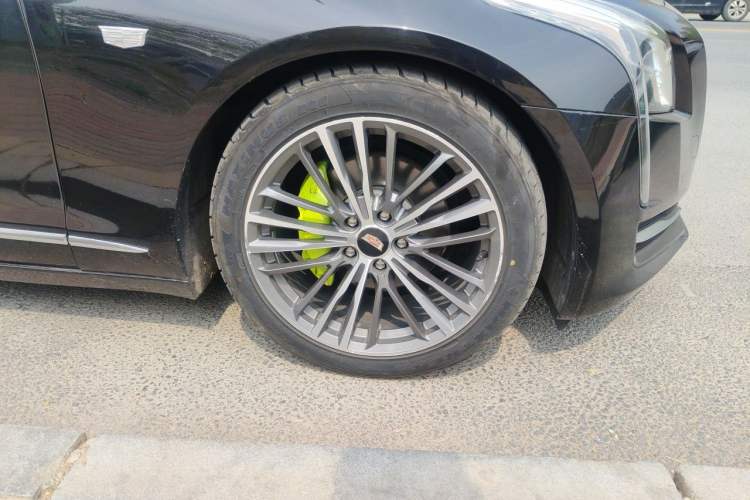 Used Cadillac CT6 2016 28T Luxury Model Right Front Wheel Hub