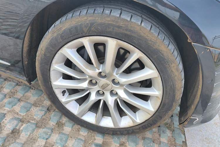 Used Cadillac CT6 2016 40T Luxury Model Right Front Wheel Hub