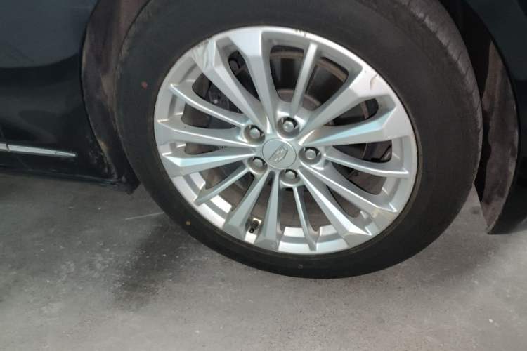 Used Cadillac CT6 2016 28T Elite Edition Right Front Wheel Hub