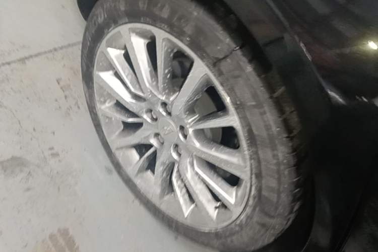 Used Cadillac CT6 2016 28T Platinum Edition Right Rear Wheel Hub