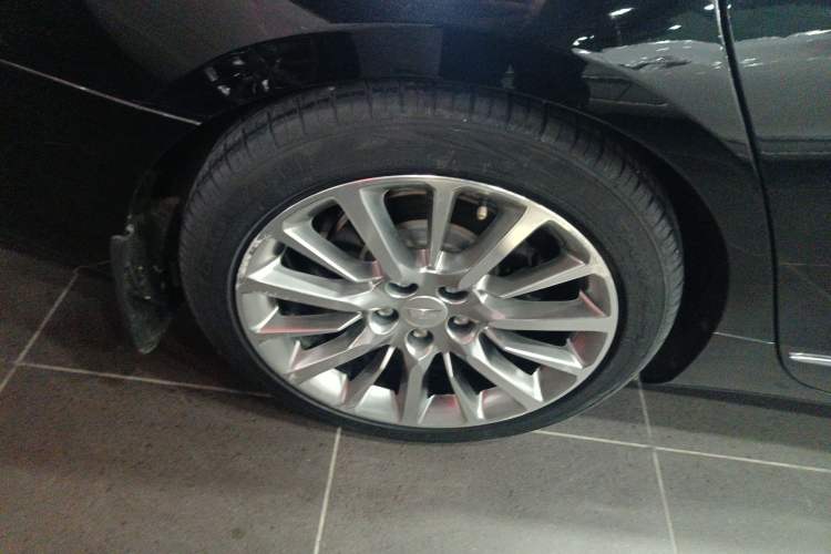Used Cadillac CT6 2016 28T Platinum Edition Right Rear Wheel Hub