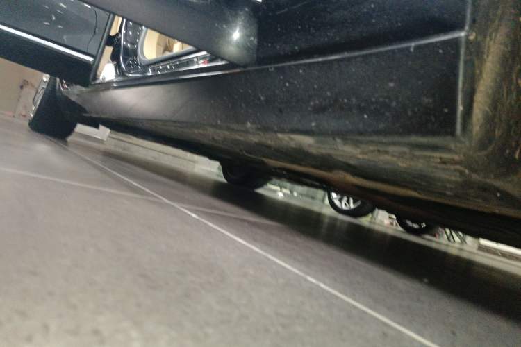 Used Cadillac CT6 2016 28T Platinum Edition Right Side Sill