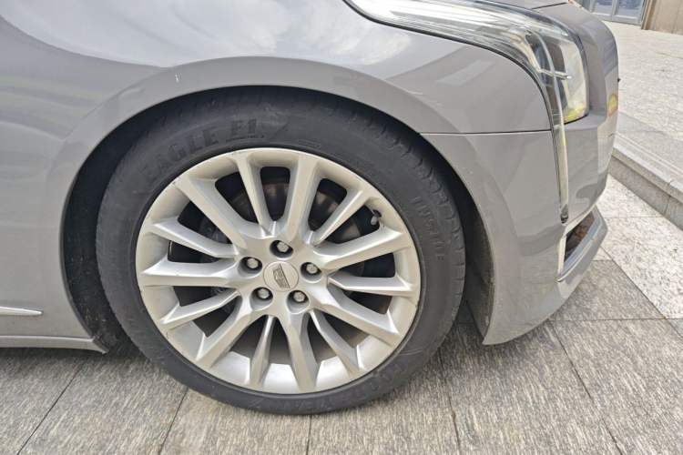 Used Cadillac CT6 2016 28T Leading Model Right Front Wheel Hub