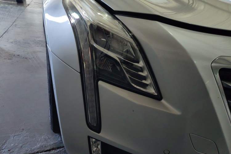Used Cadillac CT6 2016 28T Leading Model Right Front Headlight