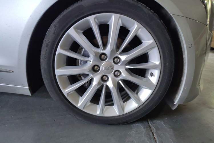 Used Cadillac CT6 2016 28T Leading Model Right Front Wheel Hub
