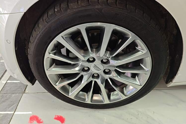 Used Cadillac CT6 2016 28T Platinum Edition Left Front Wheel Hub
