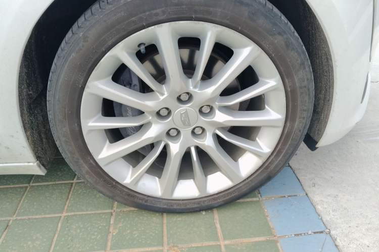 Used Cadillac CT6 2016 40T Luxury Model Right Front Wheel Hub