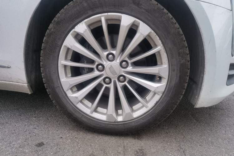 Used Cadillac CT6 2016 28T Luxury Model Right Front Wheel Hub