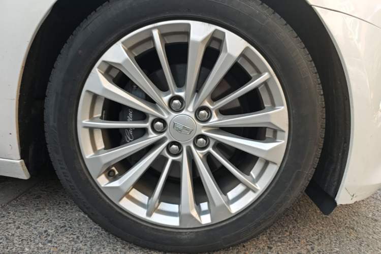 Used Cadillac CT6 2016 28T Luxury Model Right Front Wheel Hub