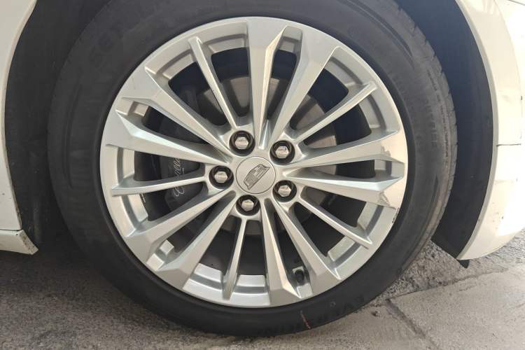 Used Cadillac CT6 2016 28T Luxury Model Right Front Wheel Hub