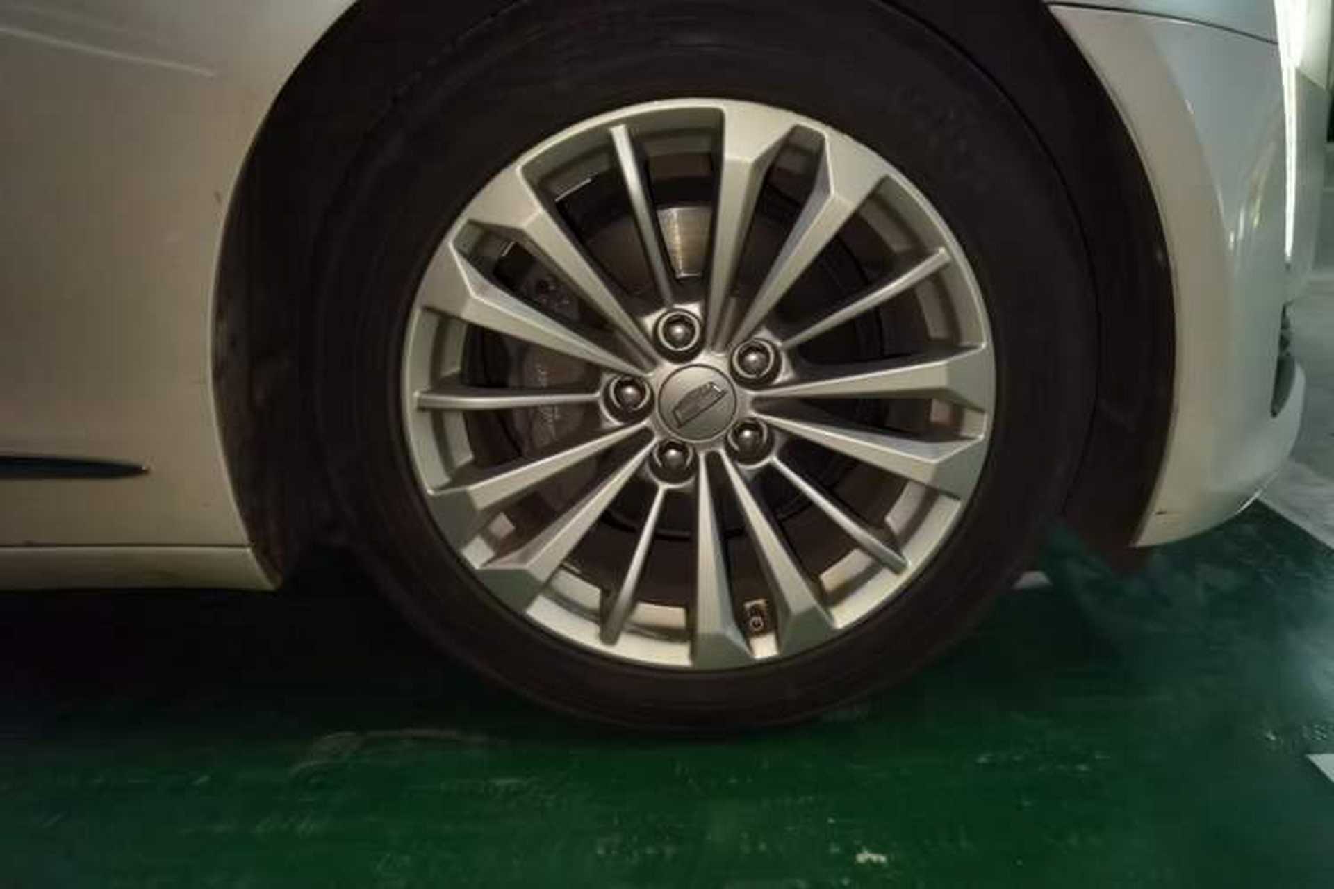 Used Cadillac CT6 2016 28T Luxury Model Right Front Wheel Hub