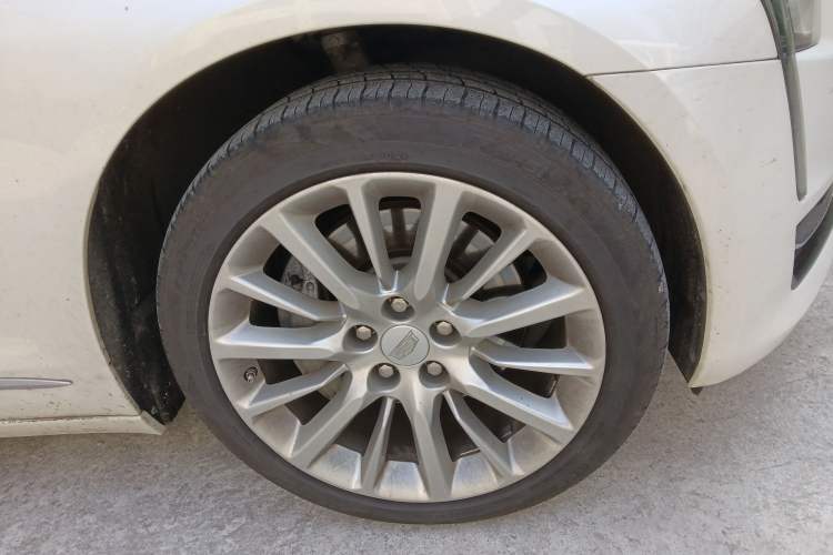 Used Cadillac CT6 2016 40T Luxury Model Right Front Wheel Hub