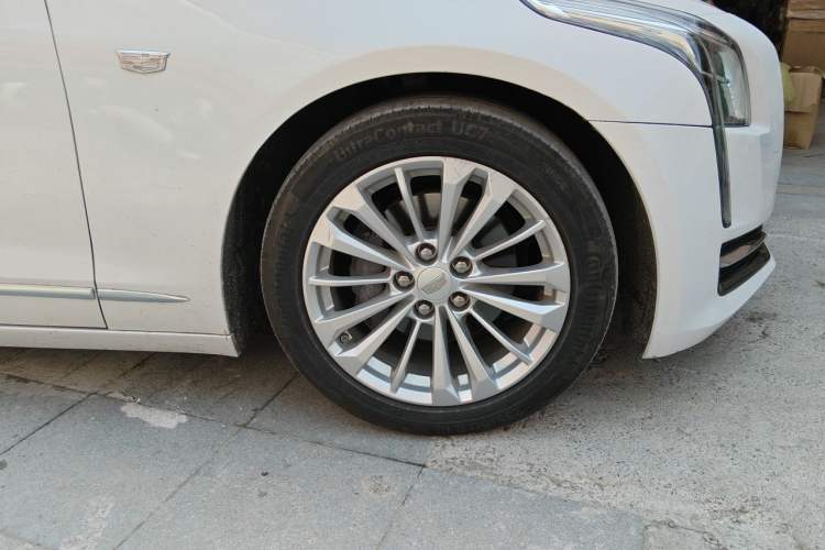 Used Cadillac CT6 2016 28T Luxury Model Right Front Wheel Hub