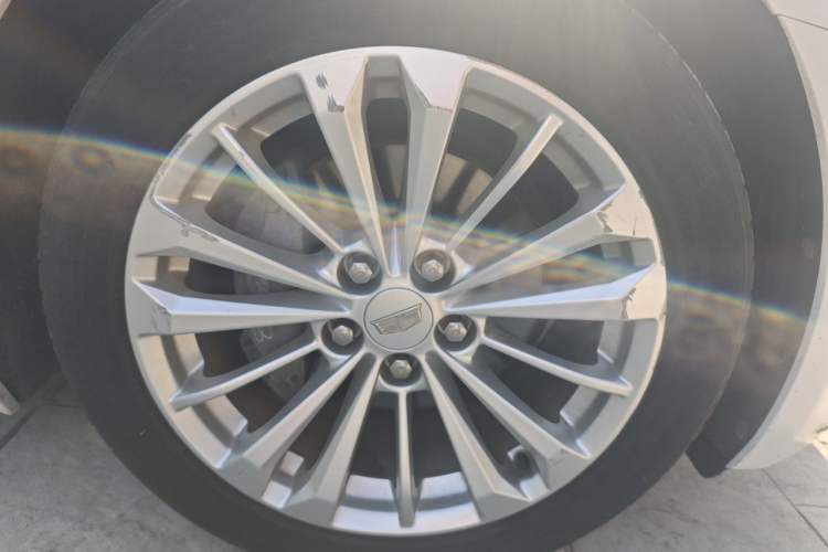 Used Cadillac CT6 2016 28T Fashion Edition Right Front Wheel Hub