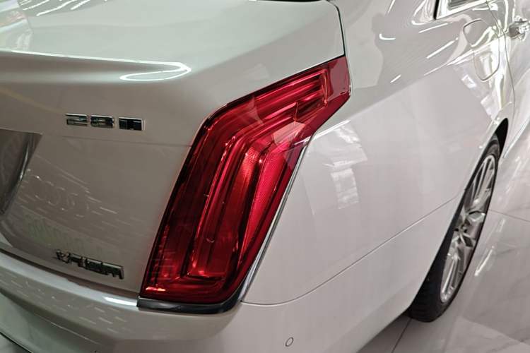 Used Cadillac CT6 2016 28T Platinum Edition Right Rear Taillight